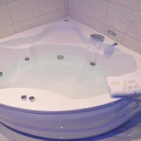 Jacuzzi De Lux - * Τσάτσακ